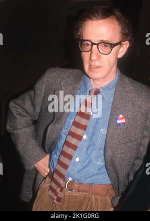 **FOTO FILE** Woody Allen si ritira da Filmmaking. #Woody Allen 1982 Foto di John BarrettPHOTOlink.net / MediaPunch Foto Stock
