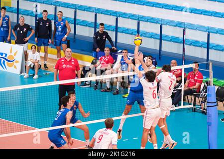 17 settembre 2022, Montesilvano, Pescara, Italia: (Serbia-Francia) in azione durante il CEV U20 Volley European Championship 2022 a Montesilvano (Credit Image: © Elena Vizzoca/Pacific Press via ZUMA Press Wire) Foto Stock