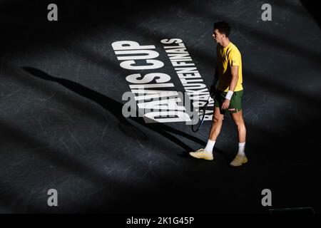 Amburgo, Germania, 18th Set, 2022. Thanasi Kokkinakis dall'Australia è in azione durante la partita di gruppo tra Germania e Australia alle finali della Coppa Davis 2022 ad Amburgo, Germania. Photo credit: Frank Molter/Alamy Live news Foto Stock