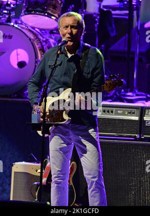 Hollywood, Florida, Stati Uniti. 17th Set, 2022. Ringo Starr e la sua All Starr Band suonano all'Hard Rock Live presso il Seminole Hard Rock Hotel & Casino il 17 settembre 2022 a Hollywood, Florida. Credit: Mpi04/Media Punch/Alamy Live News Foto Stock