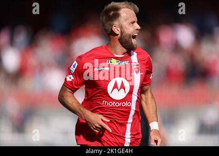 Christian Gytkjaer dell'AC Monza festeggia dopo aver segnato il primo gol della sua squadra durante la Serie A match tra l'AC Monza e il Juventus FC allo stadio UPOWER il 18 settembre 2022 a Monza Italia . Foto Stock