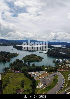Vista sul lago Guatape da Piedra de Penon. Antioquia, Colombia. Foto Stock