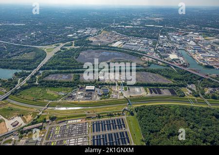 Vista aerea, porto di Bottrop, deposito di carbone sul canale Reno-Herne con turbina eolica, Sturmshof, ai confini della città di Essen-Nord, superstrada A42 con Essen-Nord Foto Stock