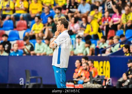 Valencia, Spagna. 18th Set, 2022. VALENCIA, SPAGNA - 18 SETTEMBRE: Julen Lopetegui di Siviglia CF durante la partita tra Villarreal CF e Sevilla CF di la Liga Santander il 18 settembre 2022 a Ciutat de Valencia, Spagna. (Foto di Samuel Carreño/ PxImages) Credit: PX Images/Alamy Live News Foto Stock