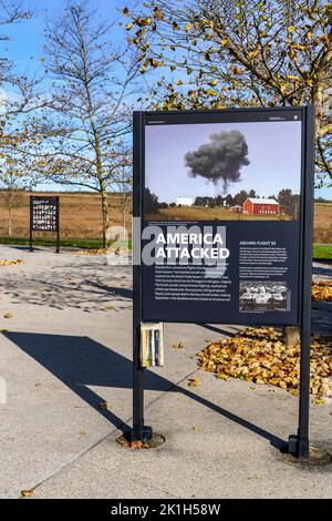 L’America ha attaccato un cartello al Memorial Plaza del 11th settembre al Flight 93 Memorial di Stoystown, Pennsylvania. Foto Stock