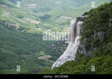 Vista scientifica delle cascate pietrificate a bierce el Agua. Foto Stock