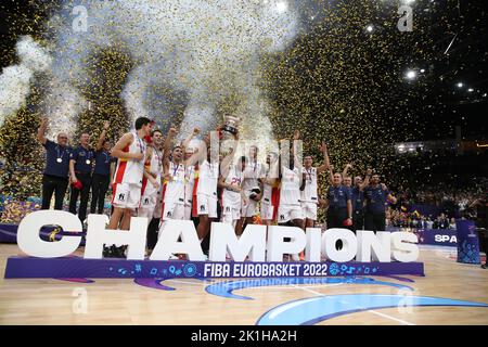 Spagnolo ist Europameister 2022 Spagna vs Francia FIBA EuroBasket 2022 medaglia d'oro match finale match 18.09.2022 Mercedes Benz Arena Berlin © diebilderwelt / Alamy Stock Foto Stock