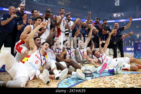 Spagnolo ist Europameister 2022 Spagna vs Francia FIBA EuroBasket 2022 medaglia d'oro match finale match 18.09.2022 Mercedes Benz Arena Berlin © diebilderwelt / Alamy Stock Foto Stock