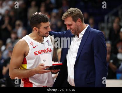 Spanien ist Europameister 2022 Dario Brizuela 8 di Spagna, Alberto Diaz 9 di Spagna, Sebastian Saiz 11 di Spagna, Willy Hernan Gomez 14 di Spagna, Rodolfo Fernandez 5 di Spagna Spagna vs Francia FIBA EuroBasket 2022 medaglia d'oro match finale match 18.09.2022 Mercedes Benz Arena Berlin © diebilderwelt / Alamy Stock Foto Stock