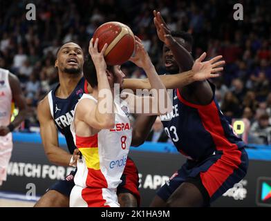 Dario Brizuela 8 di Spagna, Elie Okobo 0 di Francia, Moustapha autunno 93 di Francia Spagna vs Francia FIBA EuroBasket 2022 medaglia d'oro incontro finale 18.09.2022 Mercedes Benz Arena Berlin © diebilderwelt / Alamy Stock Foto Stock