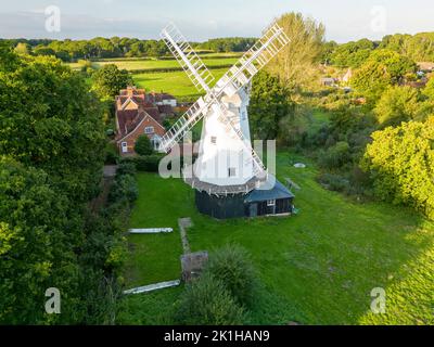 Una vista aerea di Kings Mill, un tempo proprietà di Hilaire Belloc, nel villaggio di Shipley, Sussex occidentale, Regno Unito Foto Stock