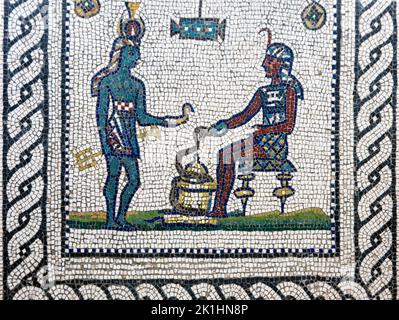 Antico pavimento mosaico romano con scena egiziana nel Metropolitan Museum of Art (MET) NYC, USA Foto Stock