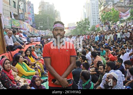 Dhaka, Bangladesh. 18th Set, 2022. Il partito nazionalista del Bangladesh (BNP) ha organizzato un raduno nazionale che ha protestato contro i recenti attacchi dell'attivista e della legge del partito al governo e ha fatto rispettare le attività del partito politico. (Credit Image: © Tahsin Ahmed/Pacific Press via ZUMA Press Wire) Credit: ZUMA Press, Inc./Alamy Live News Foto Stock