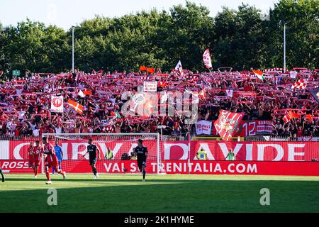 Monza, Italia. 18th Set, 2022. U-Power Stadium, Monza, Italia, 18 settembre 2022, AC Monza tifosi durante AC Monza vs Juventus FC - calcio italiano Serie A Match Credit: Live Media Publishing Group/Alamy Live News Foto Stock
