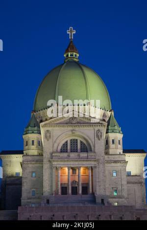 Oratorio di Saint-Joseph al crepuscolo, Montreal, Quebec, Canada. Foto Stock