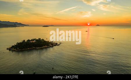 4 settembre 2022: Alba nella città di Nha Trang, provincia di Khanh Hoa, Vietnam Foto Stock