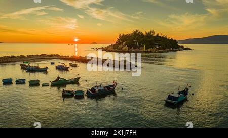 4 settembre 2022: Alba nella città di Nha Trang, provincia di Khanh Hoa, Vietnam Foto Stock