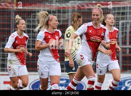 Colonia, Germania. 19th Set, 2022. Flyeralarm Frauen Bundesliga, giorno 1, 1. FC Koeln - TSG 1899 Hoffenheim, Sharon Beck (Koeln), Mandy Islacker (Koeln) Credit: Juergen Schwarz/Alamy Live News Foto Stock