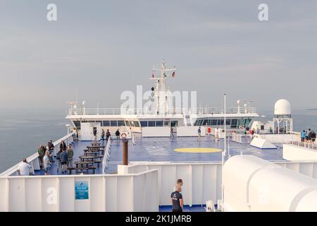 Kiel, Germania - 17 agosto 2022: Passeggeri sul traghetto Stenaline da Kiel a Goteborg Foto Stock