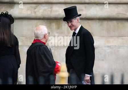 Il segretario d'affari Jacob Rees-Mogg arriva per il funerale di Stato della regina Elisabetta II, tenutosi all'Abbazia di Westminster, Londra. Data immagine: Lunedì 19 settembre 2022. Foto Stock