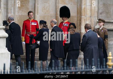 Gli ospiti arrivano per il funerale di Stato della Regina Elisabetta II, che si tiene all'Abbazia di Westminster, Londra. Data immagine: Lunedì 19 settembre 2022. Foto Stock