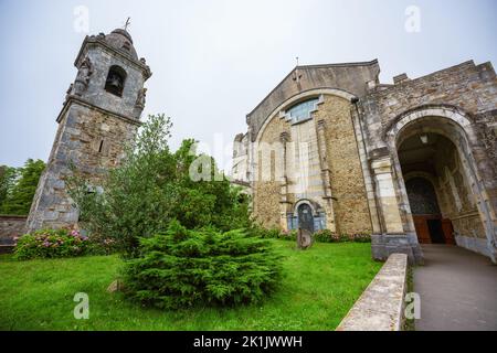 Vista frontale del Santuario di Urkiola a Bizkaia, Spagna Foto Stock