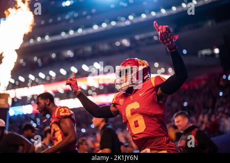 La parte posteriore difensiva dei Trojans della California del sud Mekhi Blackmon (6) prende il campo durante una partita di football NCAA contro i Bulldogs di Stato di Fresno, sabato, Foto Stock