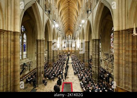 Gli ospiti arrivano per il funerale di Stato della Regina Elisabetta II, che si tiene all'Abbazia di Westminster, Londra. Data immagine: Lunedì 19 settembre 2022. Foto Stock