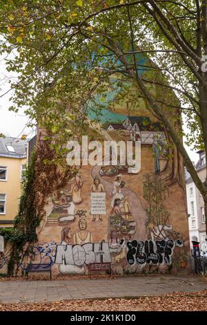 Graffitis sul muro della casa in via Grimm nel distretto di Ehrenfeld, Colonia, Germania. Graffitis an Hausgiebel in der Grimmstrasse im Stadtteil Ehrenfel Foto Stock