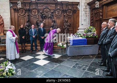 Grimbergen, Belgio. 19th Set, 2022. Immagine scattata durante la cerimonia funeraria dell'ex manager del RSCA Anderlecht Michel Verschueren, lunedì 19 settembre 2022, al Sint-Servaasbasiliek di Grimbergen. 'Mister Michel', di 91 anni, ha servito più di due decenni al club. È passato via all'inizio di questa settimana. BELGA FOTO JONAS ROOSENS Credit: Agenzia Notizie Belga/Alamy Live News Foto Stock