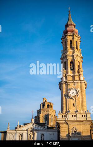 Torre della Cattedrale di la Seo a Saragozza, Spagna Foto Stock