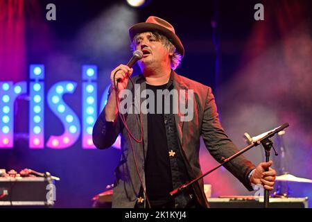 Peter Doherty & Fred lo suonano al Festival Paris Paradis 2022 al Parc De la Villette di Parigi, in Francia, il 16 settembre 2022. (Foto di Lionel Urman/Sipa USA) Foto Stock