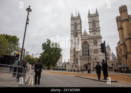 Londra, Regno Unito. 19 settembre 2022. Piazza del Parlamento davanti al funerale statale per la regina Elisabetta II Il 8 settembre 2022, Elisabetta II, Regina del Regno Unito e degli altri regni del Commonwealth, morì all'età di 96 anni al castello di Balmoral in Scozia. Il più antico monarca britannico vivente e che regna da più tempo. Credit: Notizie SMP / Alamy Live News Foto Stock