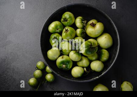 Pomodori verdi di casa ancora vita, fuoco selettivo Foto Stock