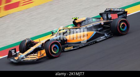 Lando Norris guida la sua McLaren Mercedes F1 sul circuito di Spa Francorchamps durante il gran premio del Belgio, il 2022 agosto Foto Stock