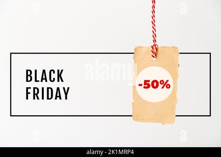 Etichetta di prezzo vintage del mestiere in bianco isolato su sfondo bianco. Black friday, vendita, concetto di sconto Foto Stock