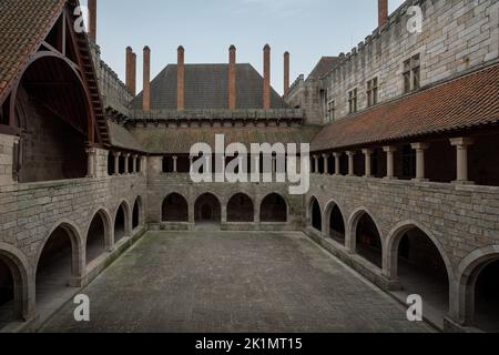 Palazzo dei Duchi di Braganza cortile (Paco dos Duques de Braganca) - Guimaraes, Portogallo Foto Stock