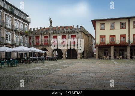 Guimaraes Vecchio Municipio a Largo da Oliveira - Guimaraes, Portogallo Foto Stock