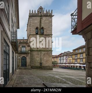 Chiesa di Nossa Senhora da Oliveira a Largo da Oliveira - Guimaraes, Portogallo Foto Stock