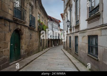 Via medievale Santa Maria - strada più antica della città - Guimaraes, Portogallo Foto Stock