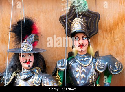 Marionette tradizionali siciliane utilizzate per l'Opera dei Pupi Foto Stock