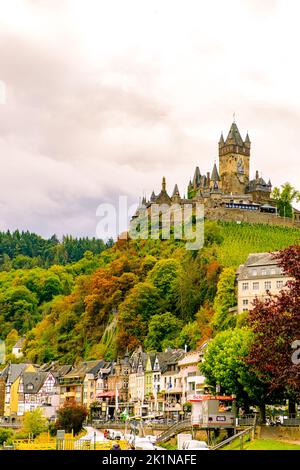 A Cochem, in Germania, nella stagione della vendemmia Foto Stock