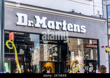 Dr Martens Store in Grafton Street, Dublino, Irlanda. Foto Stock