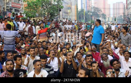 Bangladesh. 18th Set, 2022. Il partito nazionalista del Bangladesh (BNP) ha organizzato un raduno nazionale che ha protestato contro i recenti attacchi dell'attivista e della legge del partito al governo e ha fatto rispettare le attività del partito politico. (Foto di Tahsin Ahmed/Pacific Press/Sipa USA) Credit: Sipa USA/Alamy Live News Foto Stock