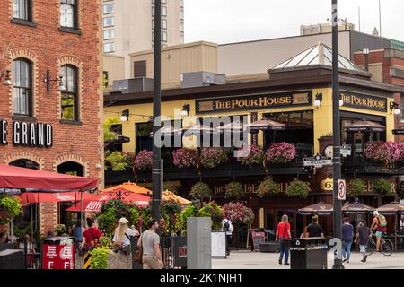 Ottawa, Canada - 12 settembre 2022: Byward Market con ristoranti nel centro della città Foto Stock