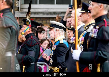 Westminster, Londra, Regno Unito. 19th Set, 2022. Re Carlo, Principessa Anna, principi Andrea ed Edoardo seguono la bara della Regina Elisabetta II Credit: Newpics Italia - Notizie dal vivo Foto Stock