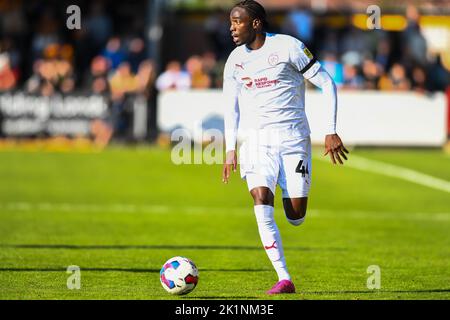 Devante Cole (44 Barnsley) va avanti durante la partita della Sky Bet League 1 tra Cambridge United e Barnsley all'Abbey Stadium di Cambridge sabato 17th settembre 2022. (Credit: Kevin Hodgson | MI News) Credit: MI News & Sport /Alamy Live News Foto Stock