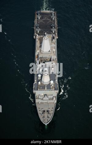 Mar Baltico, Finlandia. 16 agosto, 2022. La nave portuale anfibia USS Arlington, classe San Antonio, durante un esercizio di manovra nel Mar Baltico, 16 agosto 2022 al largo delle coste finlandesi. Credito: MC2 Jesse Schwab/USA Navy Photo/Alamy Live News Foto Stock