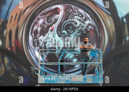 18 settembre 2022: Apertura della 17th Istanbul Contemporanea, dove circa 1.500 opere di 558 artisti provenienti da tutto il mondo sono esposte presso il Corno d'Oro a Istanbul, Turkiye il 18 settembre 2022. La Istanbul contemporanea è iniziata con una sessione di anteprima il venerdì sera, che accoglie i visitatori al Tersane Istanbul, un luogo situato negli storici cantieri dell'epoca ottomana sulle pittoresche rive del Corno d'Oro. (Credit Image: © Tolga Ildun/ZUMA Press Wire) Foto Stock