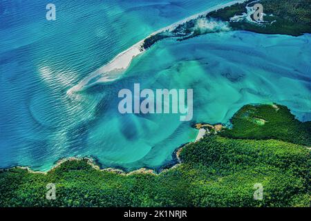 Whitehaven è una fetta di 7 chilometri di sabbia bianca di silice e mare turchese nell'estremità settentrionale di Whitehaven Beach sull'isola di Whitsunday in Australia. Foto Stock